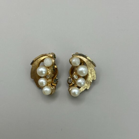 Vintage West Germany Jewelry Lot, 5 Clip-on Earrings - Picture 9 of 12